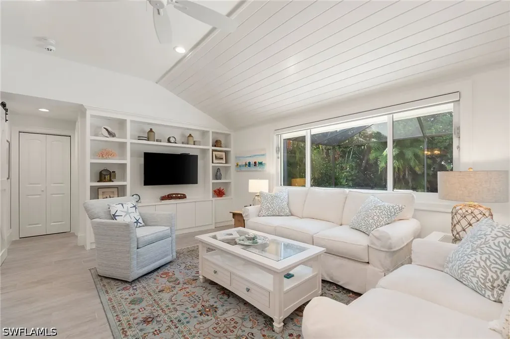 571 Neapolitan Lane Naples FL 34103