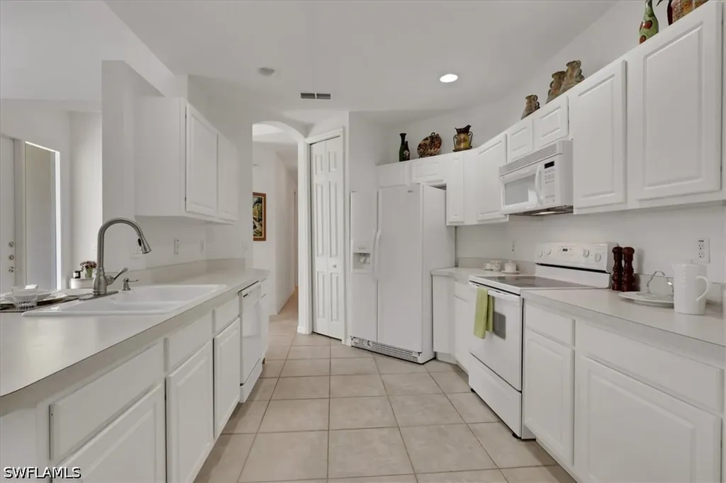 890 Eastham Way Naples FL 34104