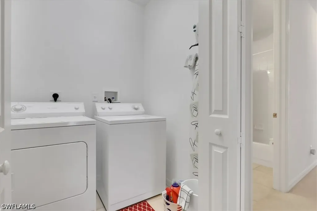890 Eastham Way Naples FL 34104