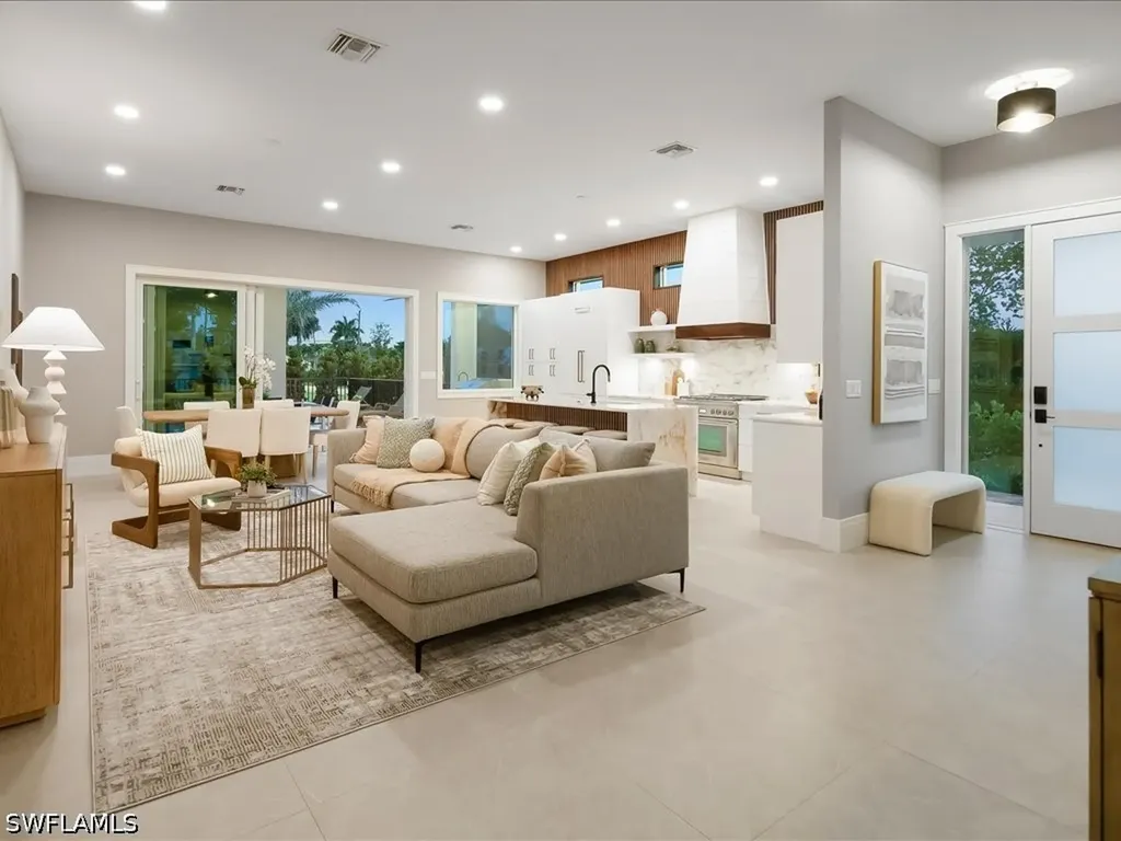 10702 6th Street Naples FL 34108
