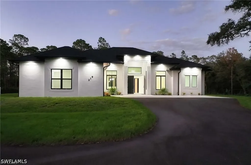 219 33rd Avenue NW Naples FL 34120