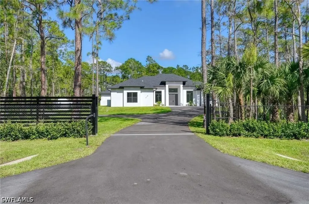 219 33rd Avenue NW Naples FL 34120