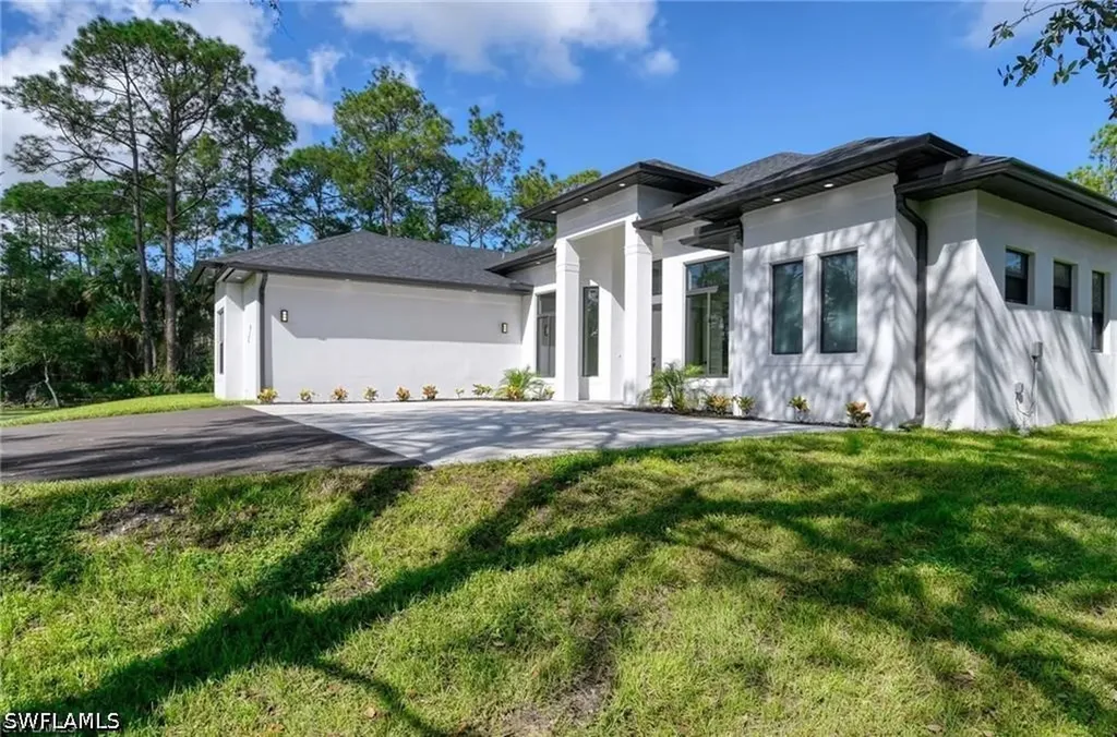 219 33rd Avenue NW Naples FL 34120