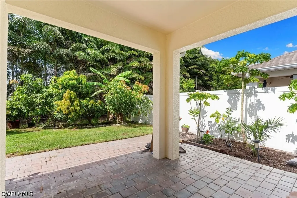 722 Hadley Place W Naples FL 34104