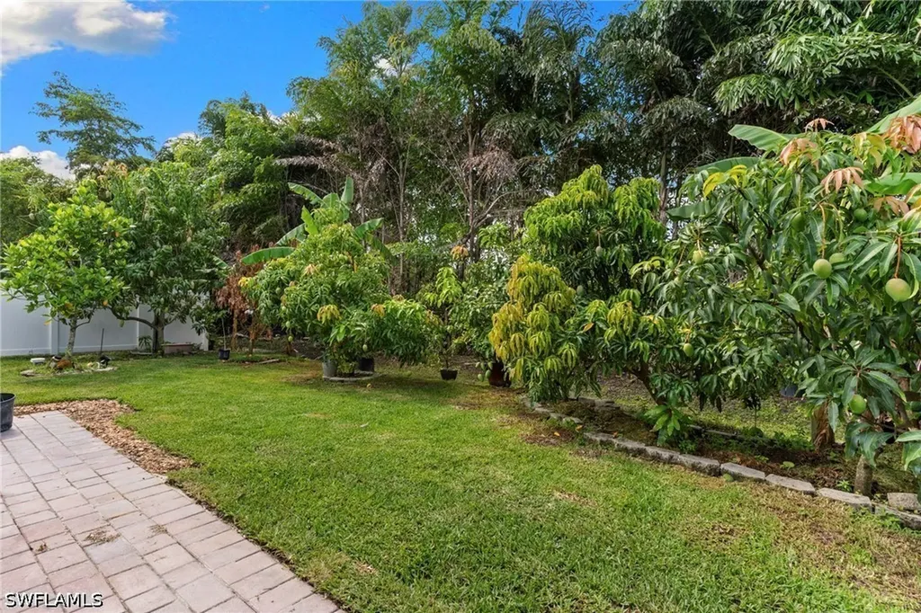 722 Hadley Place W Naples FL 34104