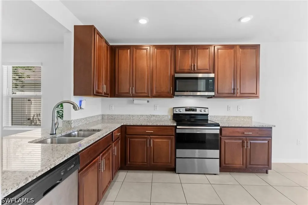 722 Hadley Place W Naples FL 34104