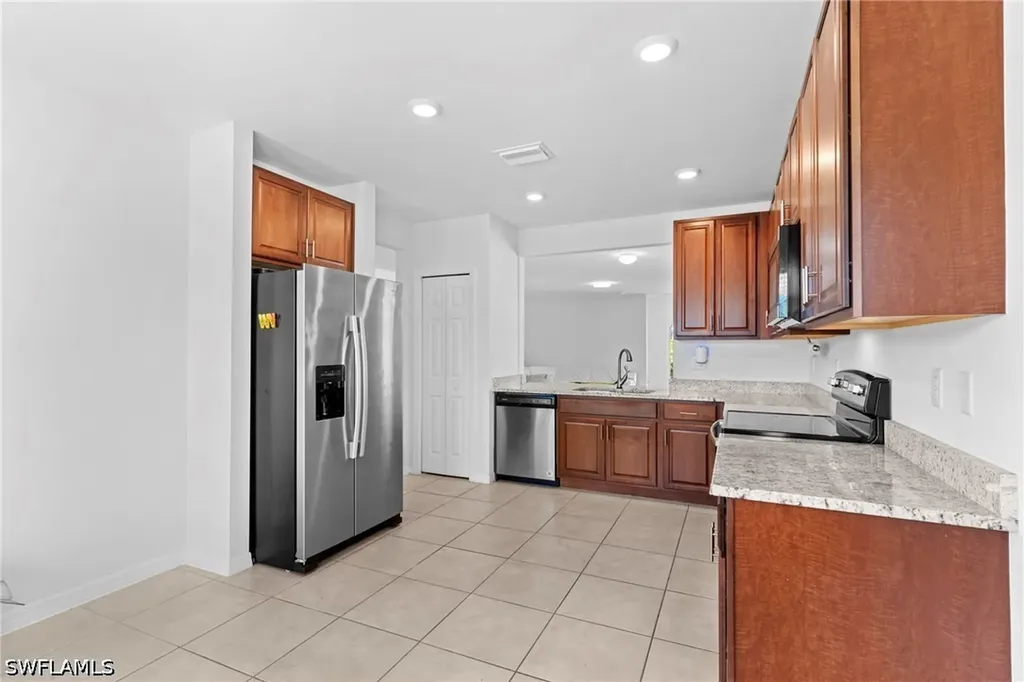 722 Hadley Place W Naples FL 34104