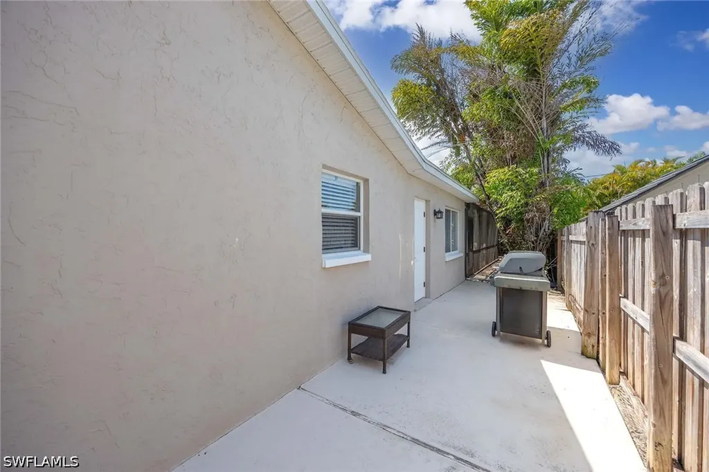 856 104th Avenue N Naples FL 34108