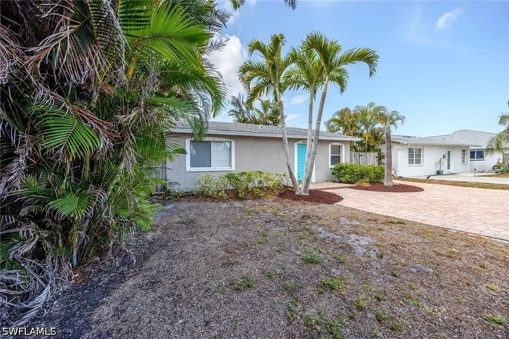 856 104th Avenue N Naples FL 34108