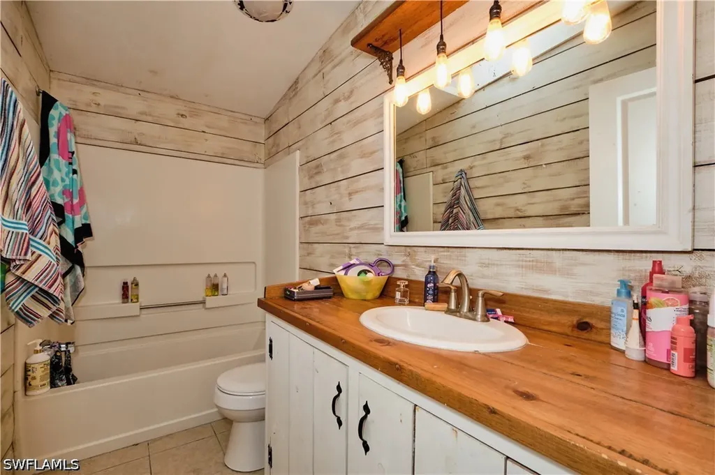 16820 Banyon Drive Fort Myers FL 33908