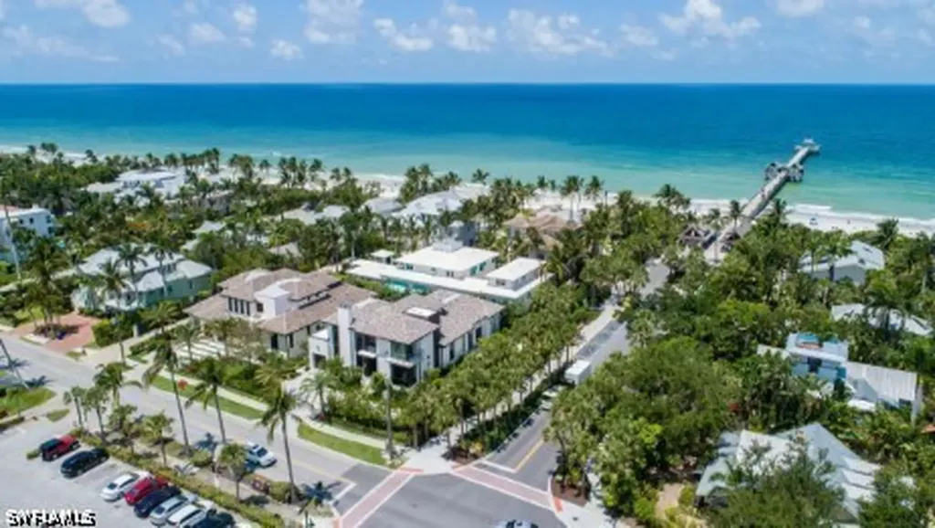 732 7th Avenue N Naples FL 34102