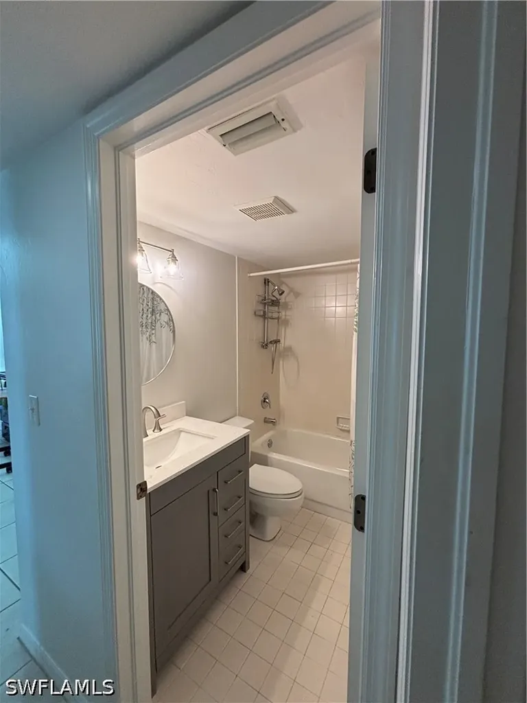 2103 Tama Circle Naples FL 34112