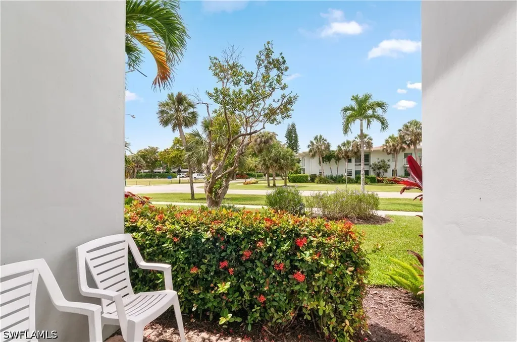 661 12th Avenue S Naples FL 34102
