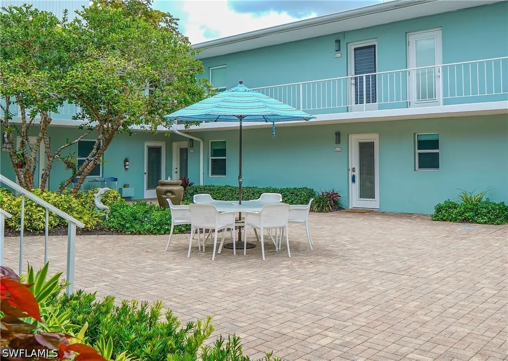 661 12th Avenue S Naples FL 34102