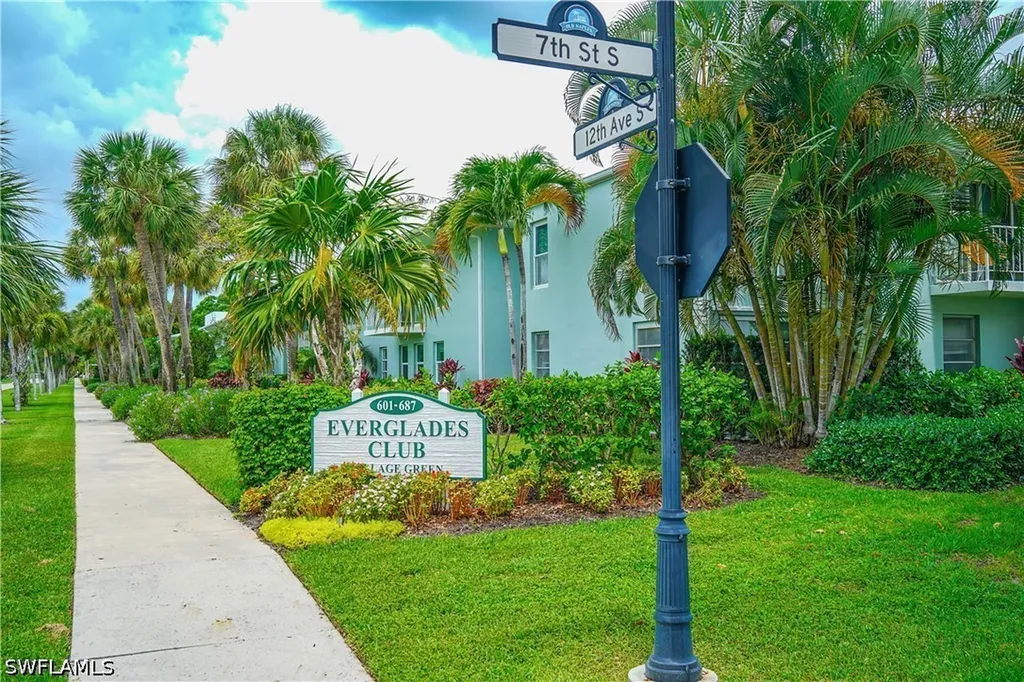 661 12th Avenue S Naples FL 34102