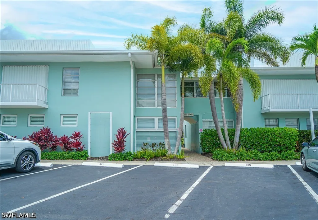 661 12th Avenue S Naples FL 34102