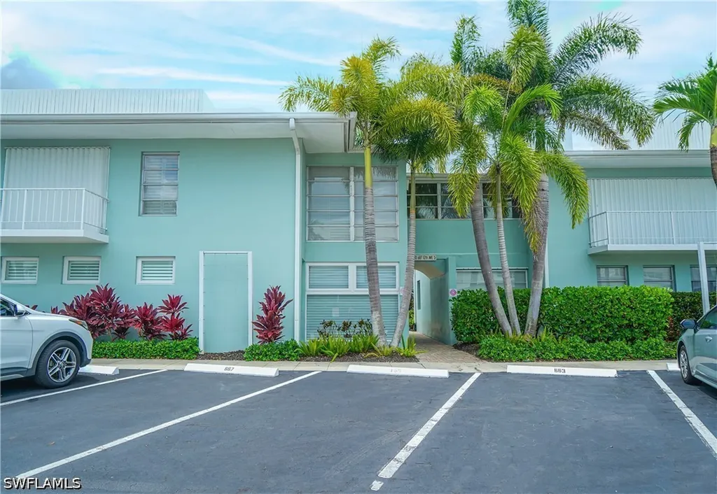 661 12th Avenue S Naples FL 34102