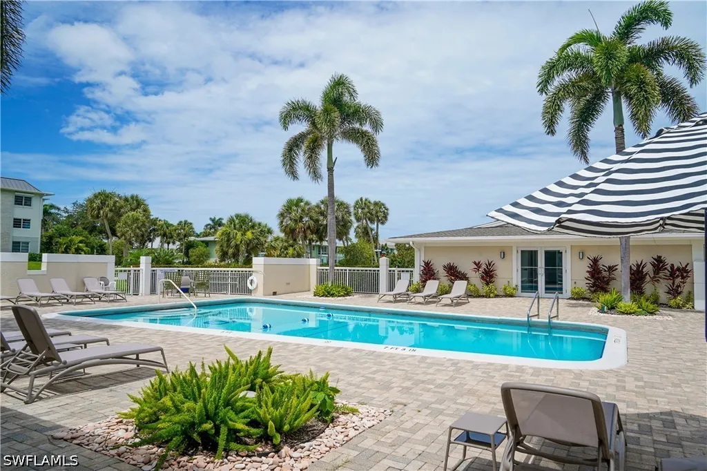 661 12th Avenue S Naples FL 34102