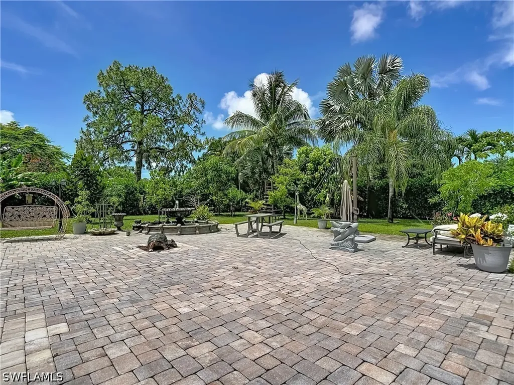 2280 Capri Court Naples FL 34105