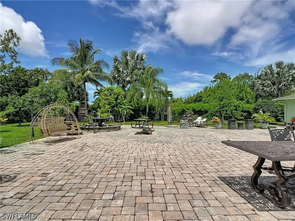 2280 Capri Court Naples FL 34105