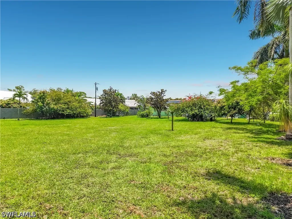 2280 Capri Court Naples FL 34105