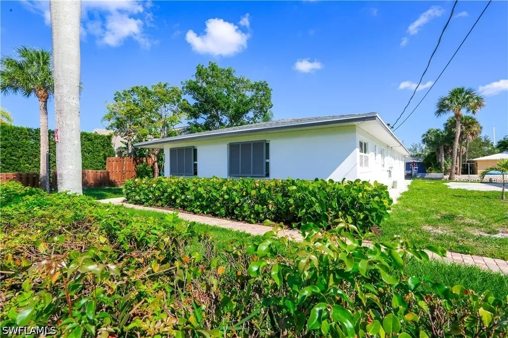 2805 Shoreview Drive Naples FL 34112
