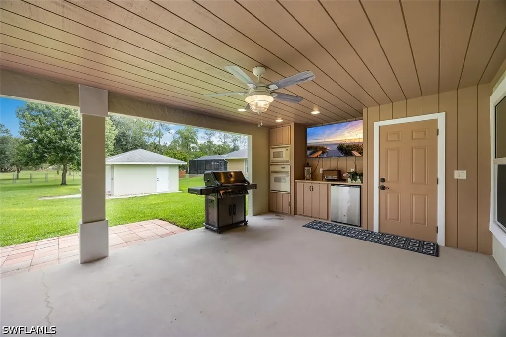 2421 22nd Avenue NE Naples FL 34120