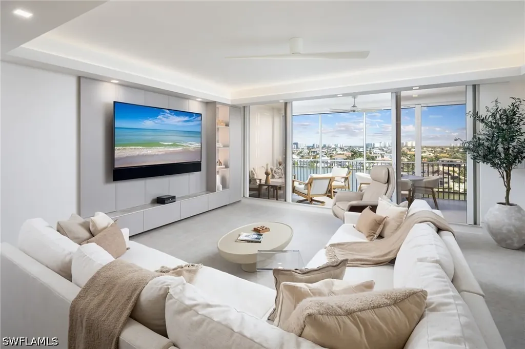 Naples FL, 410 Flagship Drive, Unit 903