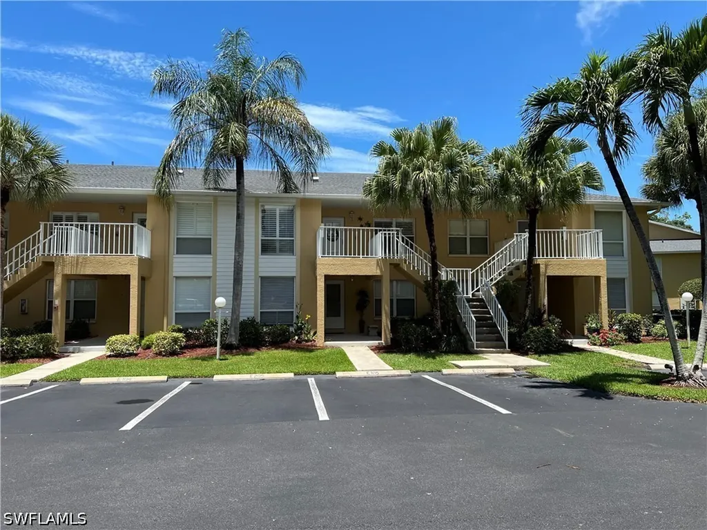 Naples FL, 1250 Yesica Ann Circle, Unit E105