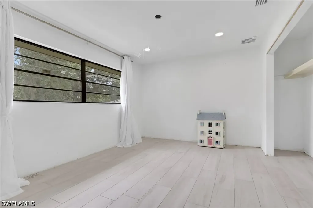 27126 Rue De Paix Bonita Springs FL 34135