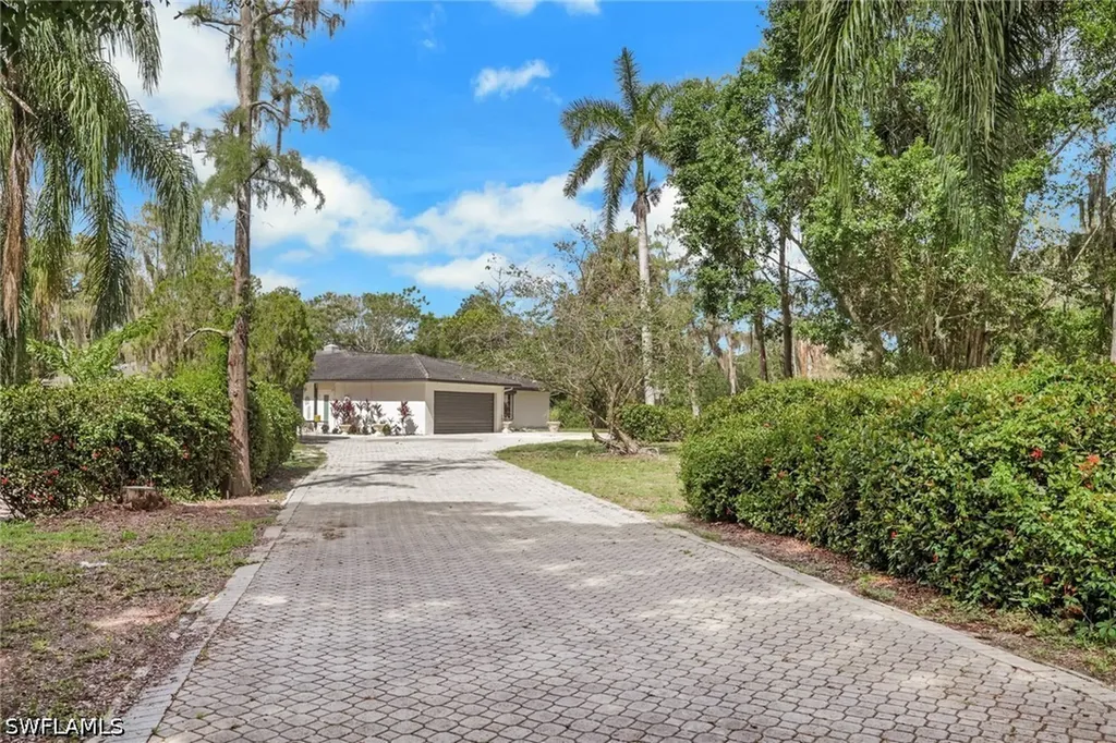 27126 Rue De Paix Bonita Springs FL 34135