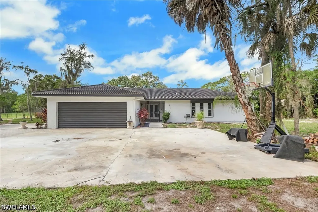 27126 Rue De Paix Bonita Springs FL 34135