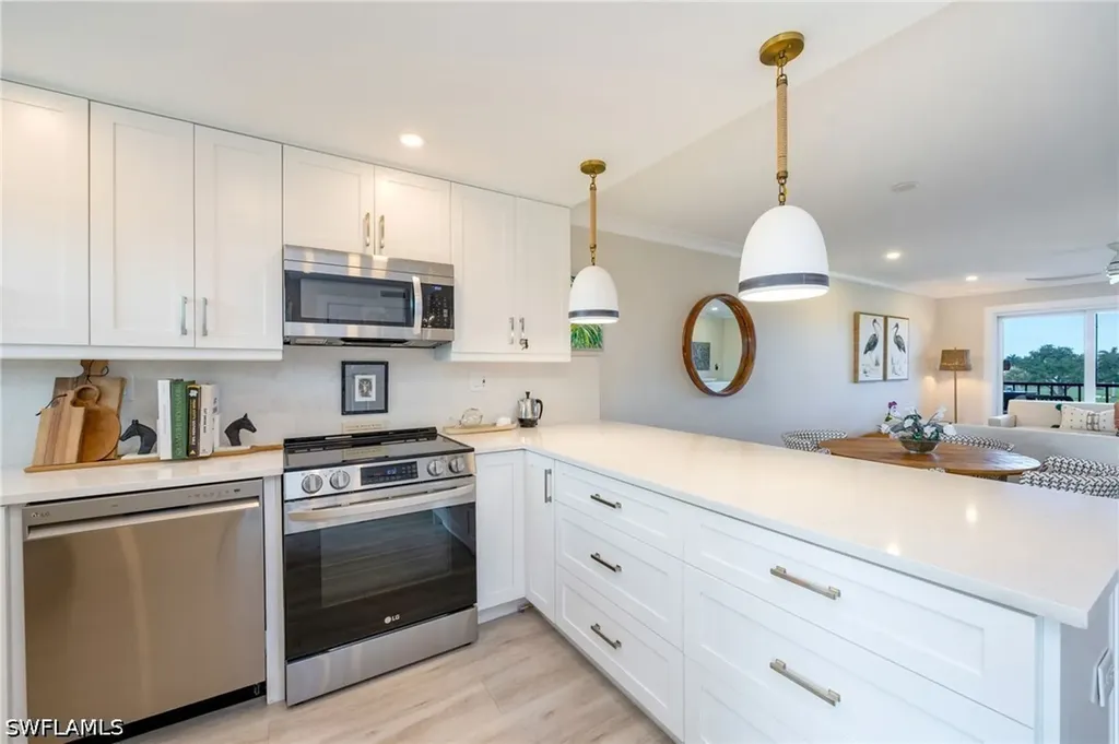 Naples FL, 29 High Point Circle E, Unit 403