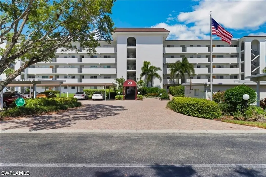 29 High Point Circle E Naples FL 34103