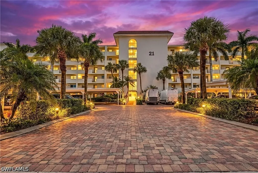 29 High Point Circle E Naples FL 34103