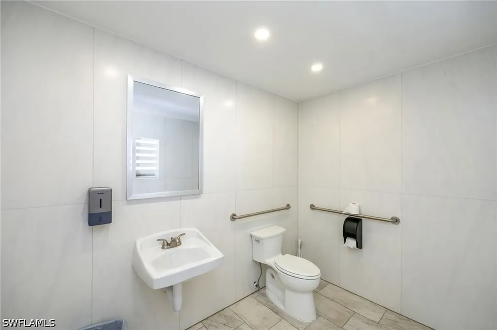 29 High Point Circle E Naples FL 34103