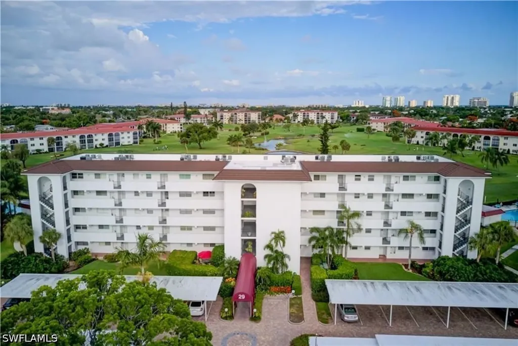 29 High Point Circle E Naples FL 34103
