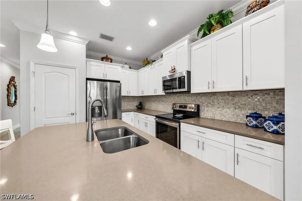 6981 Avalon Circle Naples FL 34112