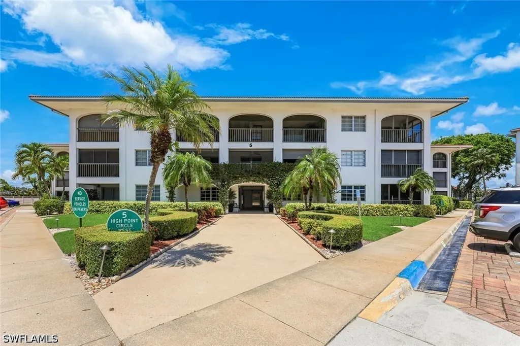 5 High Point Circle W Naples FL 34103