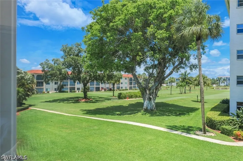 5 High Point Circle W Naples FL 34103