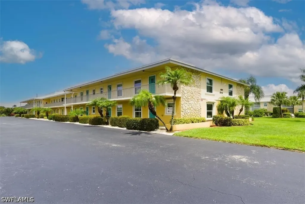 401 Charlemagne Boulevard Naples FL 34112