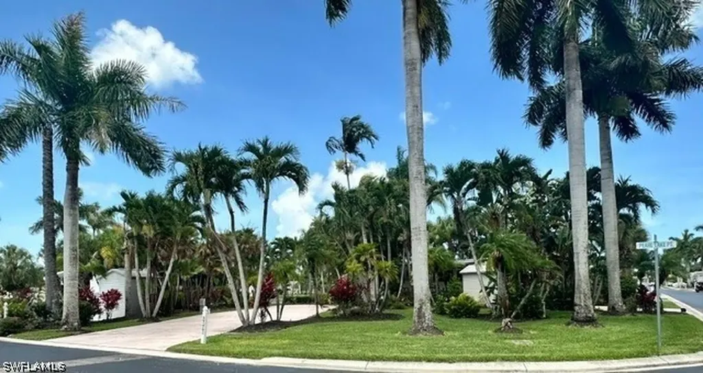 1404 Pearl Lake Point Naples FL 34114