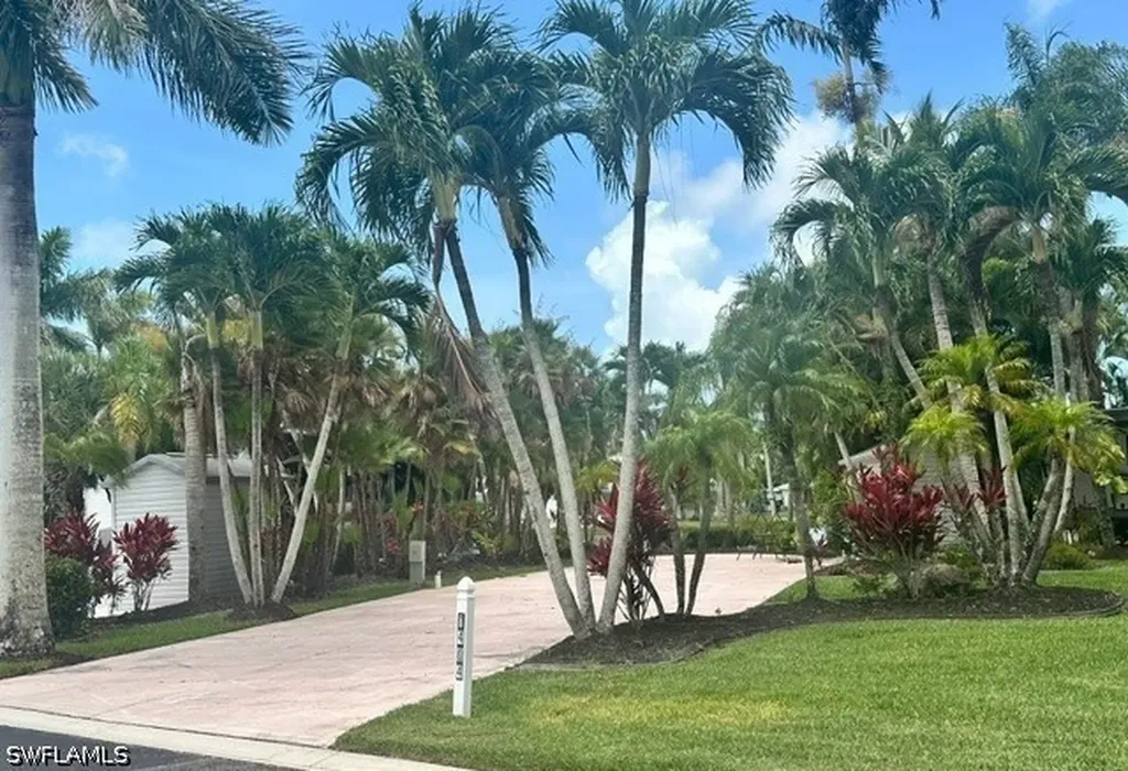1404 Pearl Lake Point Naples FL 34114