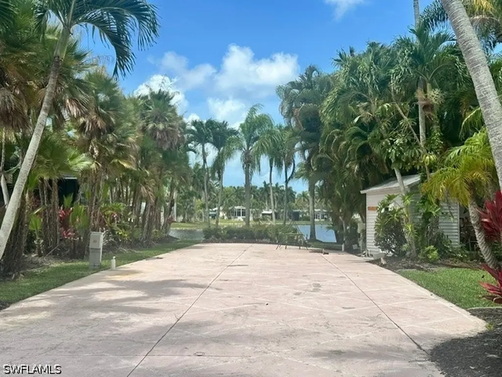 1404 Pearl Lake Point Naples FL 34114