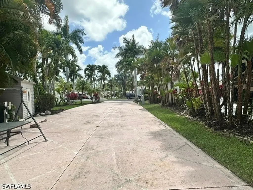 1404 Pearl Lake Point Naples FL 34114