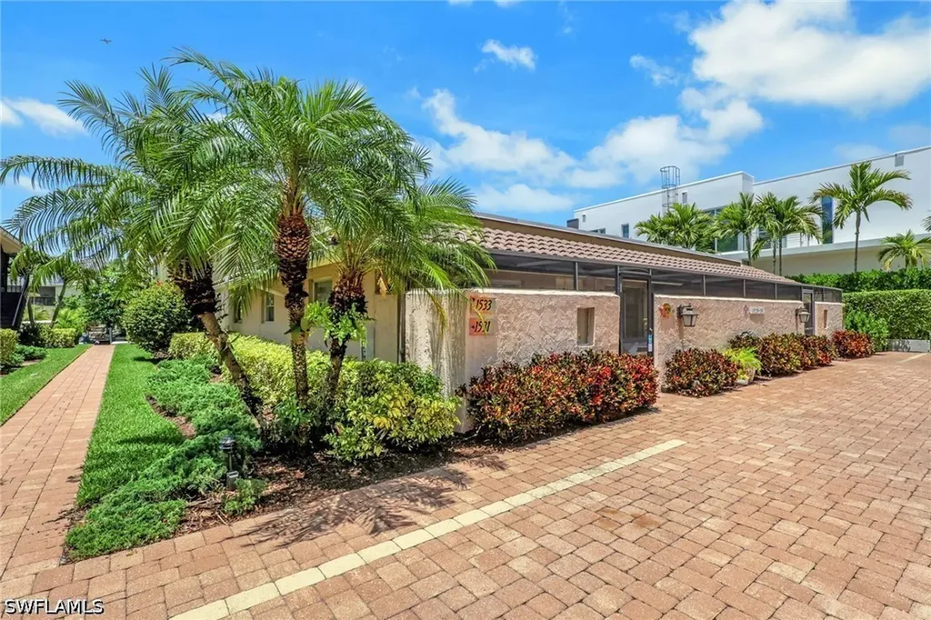 1533 Chesapeake Avenue Naples FL 34102