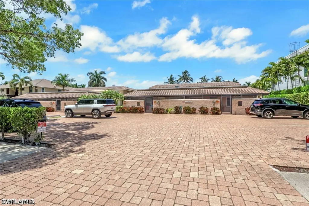 1533 Chesapeake Avenue Naples FL 34102