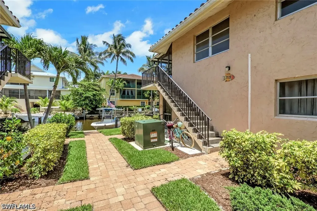 1533 Chesapeake Avenue Naples FL 34102