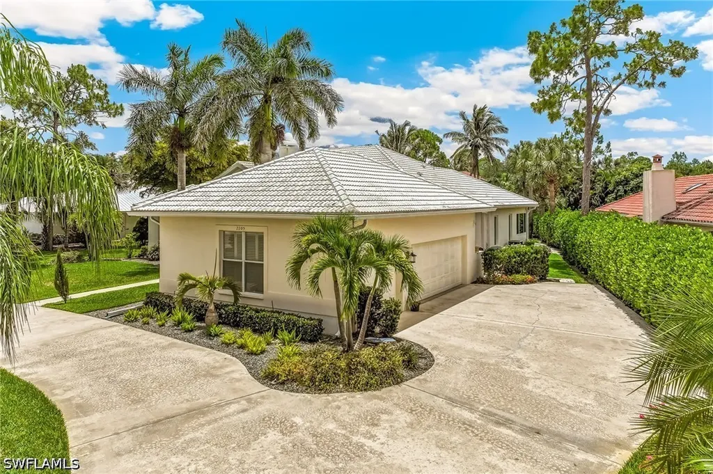 2205 Noble Court Naples FL 34110