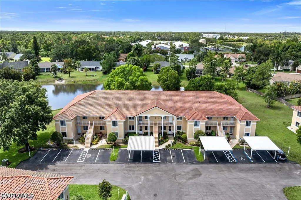 208 Furse Lakes Circle Naples FL 34104